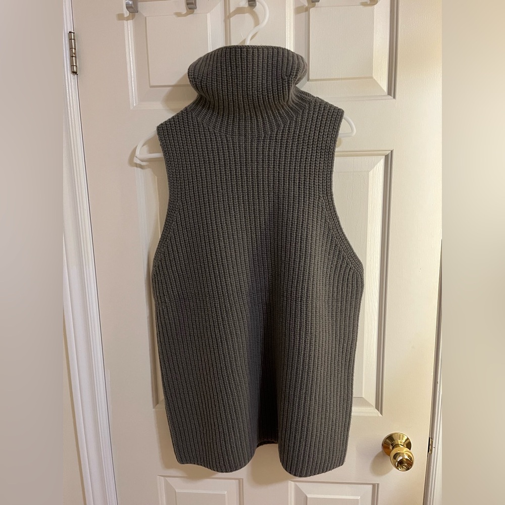 H&M Premium Selection- Turtleneck Sleeveless sweater